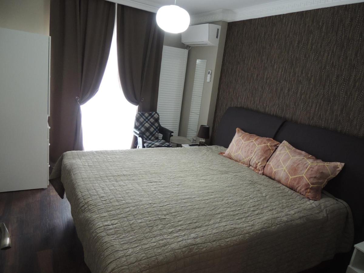 Blue Sky House Hotel Balotesti Ngoại thất bức ảnh