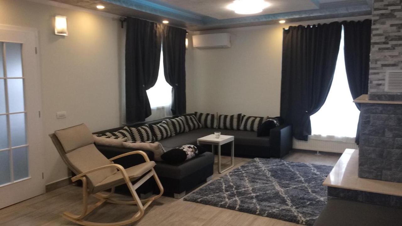 Blue Sky House Hotel Balotesti Ngoại thất bức ảnh