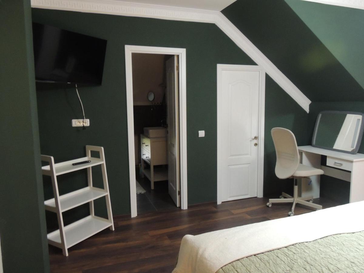 Blue Sky House Hotel Balotesti Ngoại thất bức ảnh