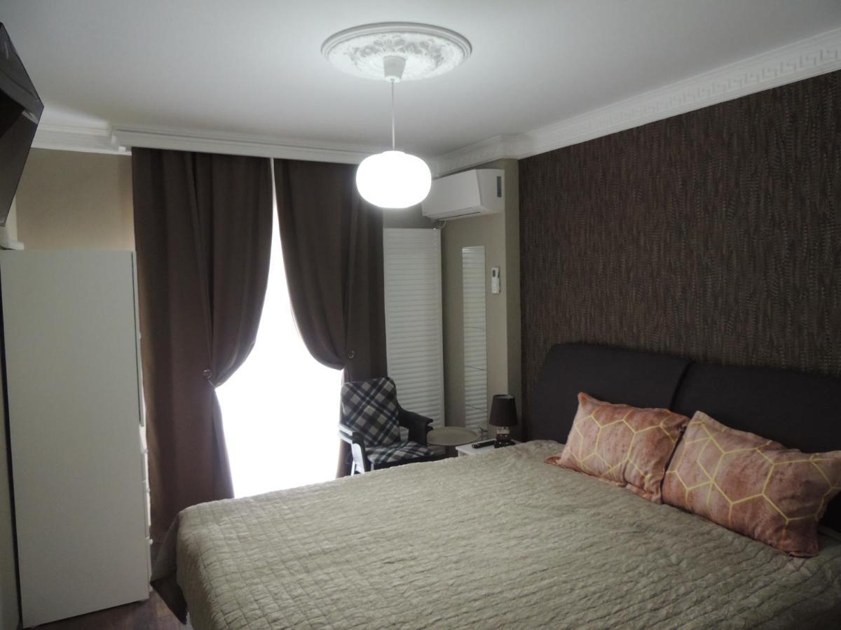 Blue Sky House Hotel Balotesti Ngoại thất bức ảnh